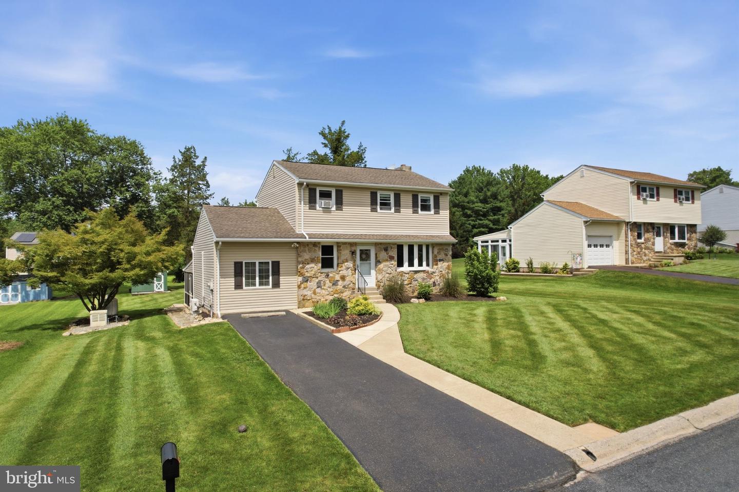 1385 Woodmere Rd Property Photo 3