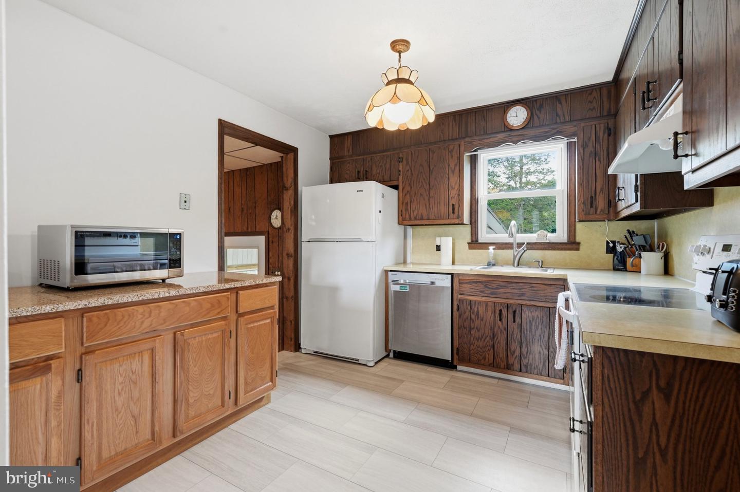 1385 Woodmere Rd Property Photo 15