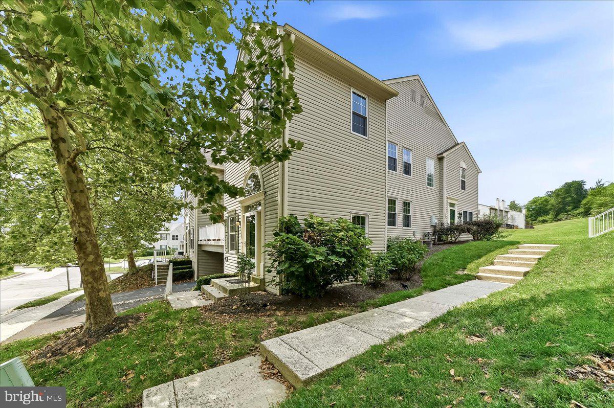 483 Stoneglen St Property Photo 4
