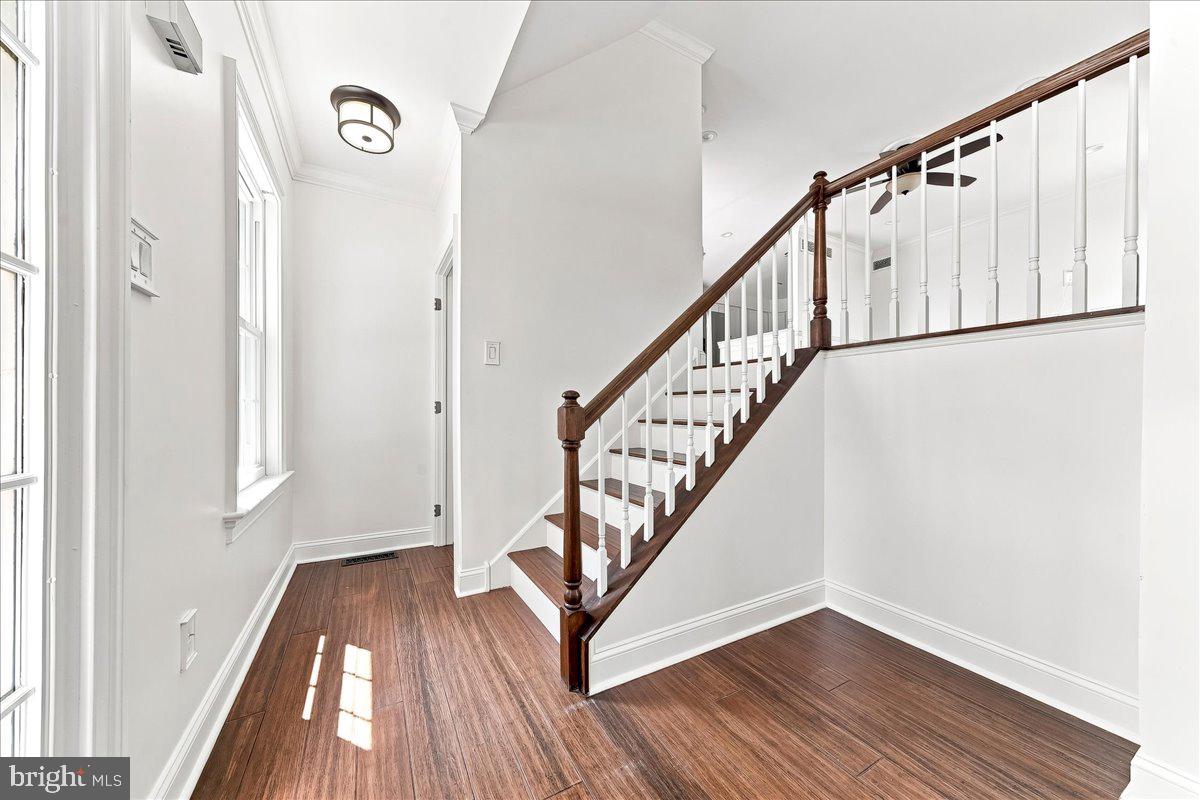 483 Stoneglen St Property Photo 5