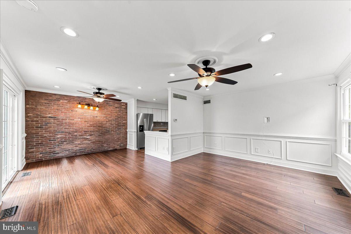 483 Stoneglen St Property Photo 8