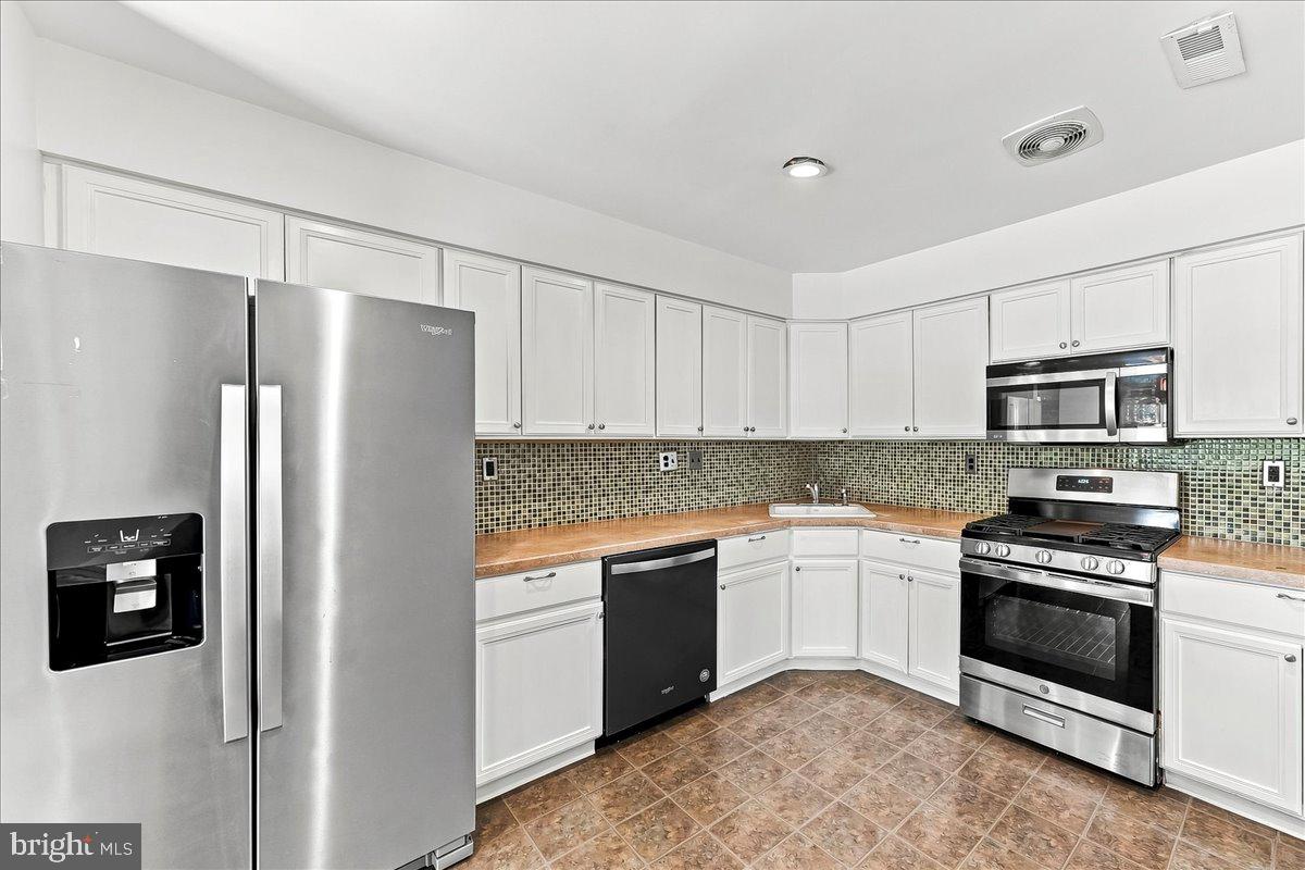 483 Stoneglen St Property Photo 10