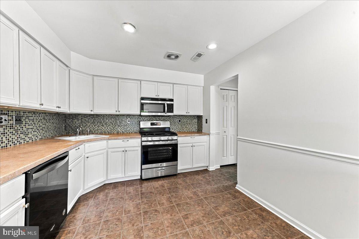 483 Stoneglen St Property Photo 11