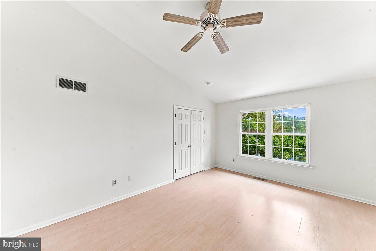 483 Stoneglen St Property Photo 17
