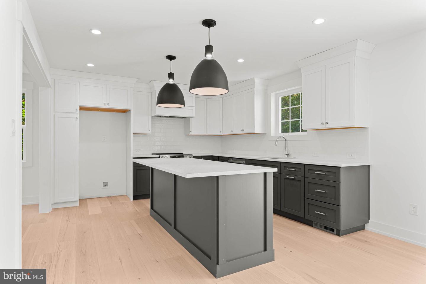129 Rockland Ave Property Photo 10