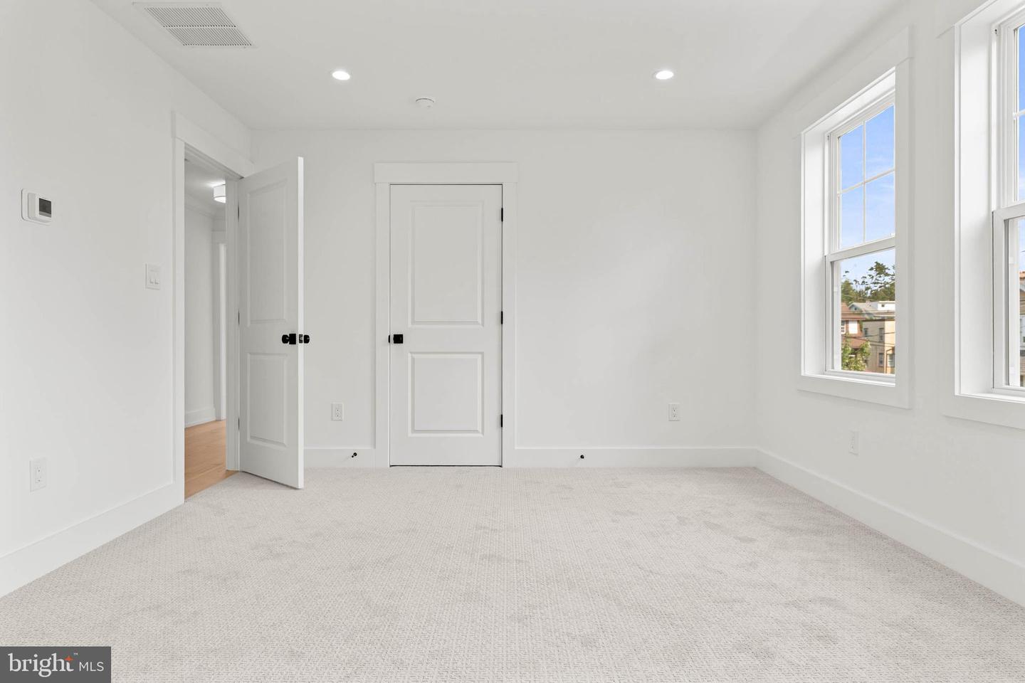129 Rockland Ave Property Photo 16