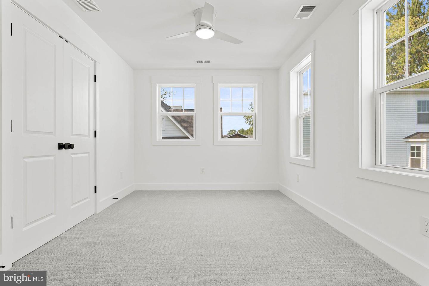 129 Rockland Ave Property Photo 17