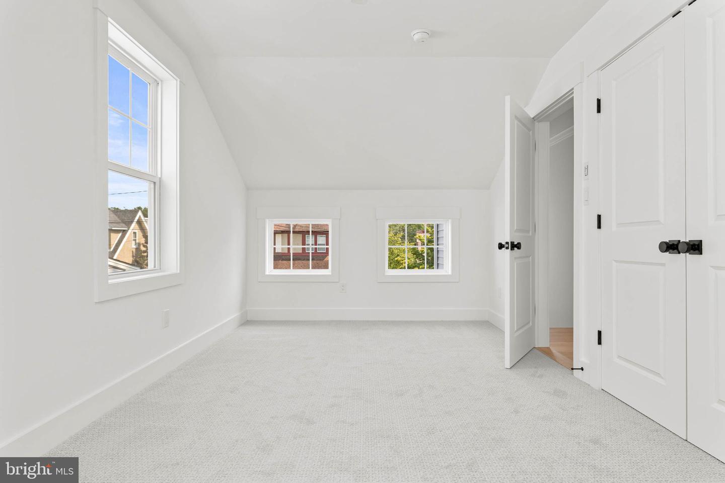 129 Rockland Ave Property Photo 18