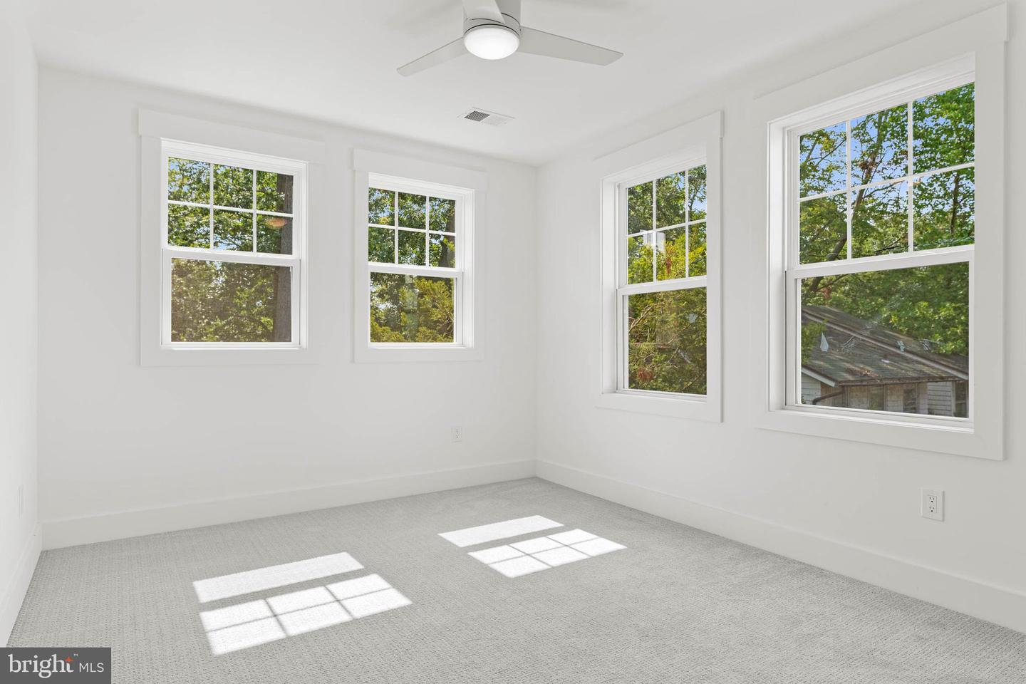 129 Rockland Ave Property Photo 22