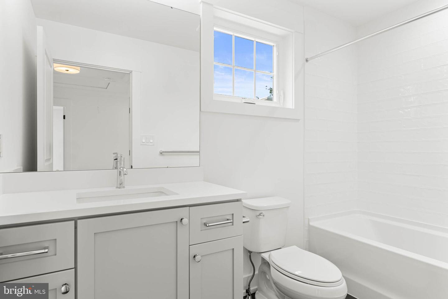 129 Rockland Ave Property Photo 26
