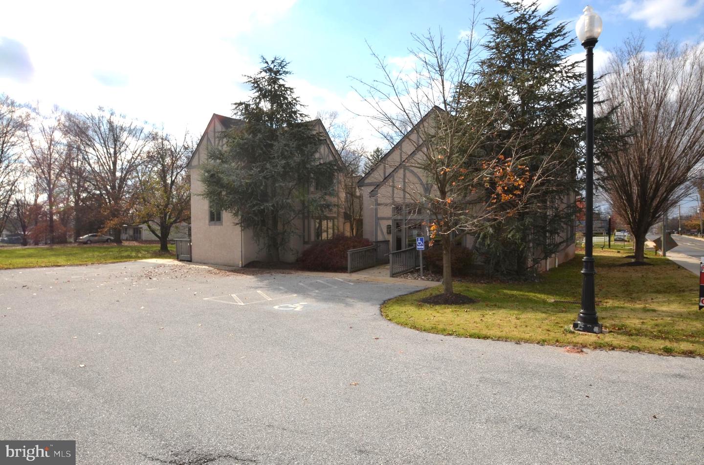 2108 E High St Property Photo 1