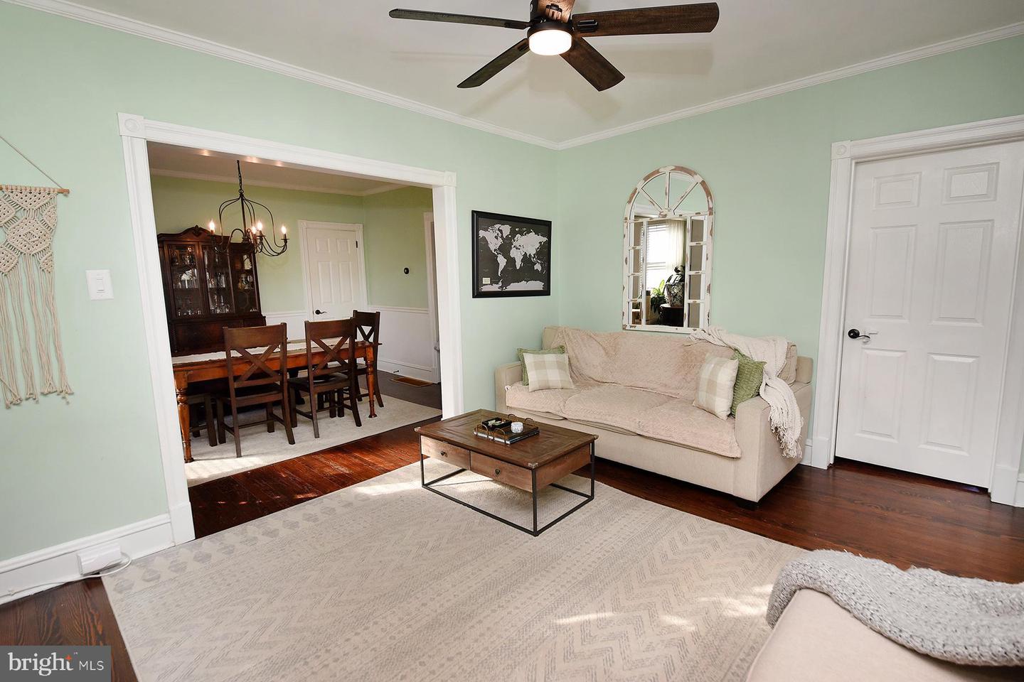 2422 Avondale Ave Property Photo 2