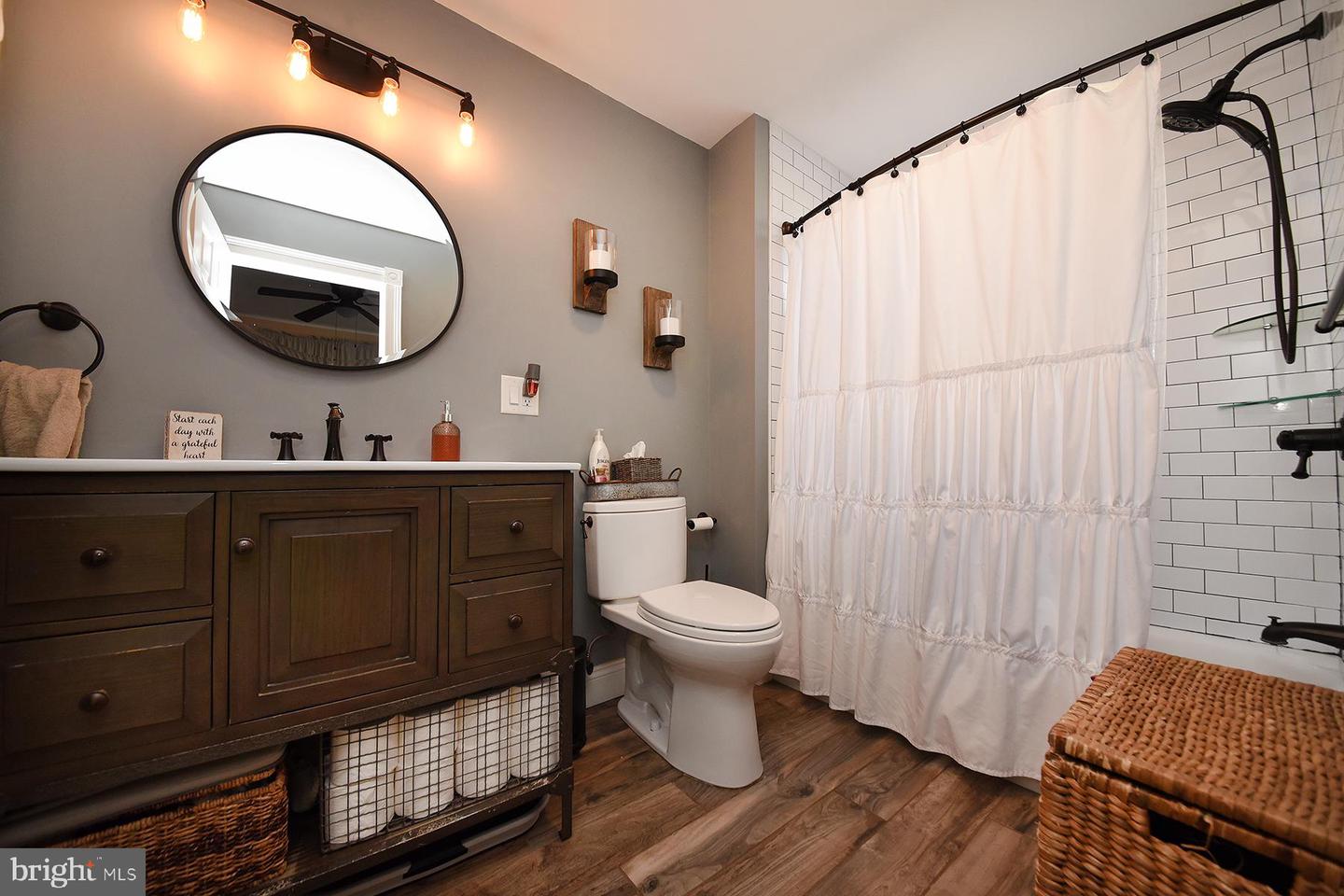 2422 Avondale Ave Property Photo 14