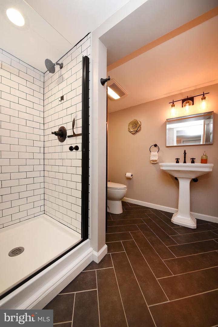 2422 Avondale Ave Property Photo 26