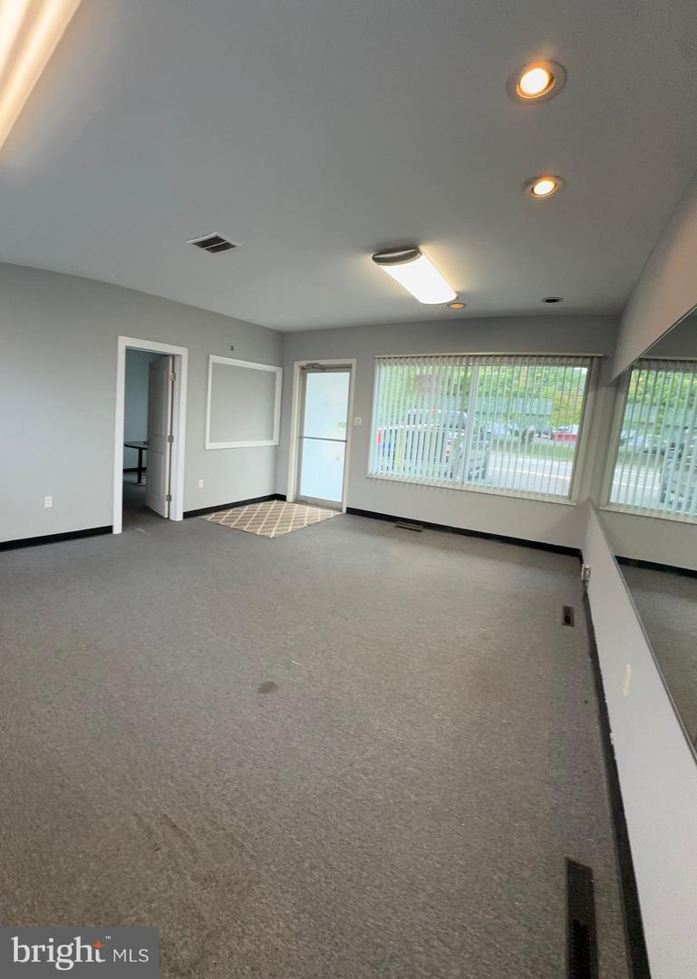 1 Maple Ave Property Photo 4