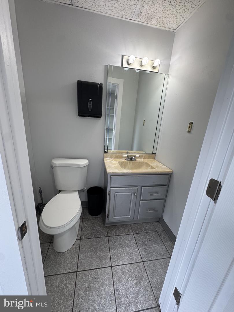 1 Maple Ave Property Photo 7