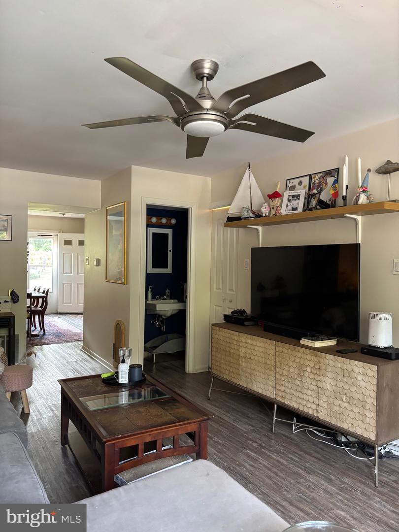 515 N York Rd #11-f Property Photo 15