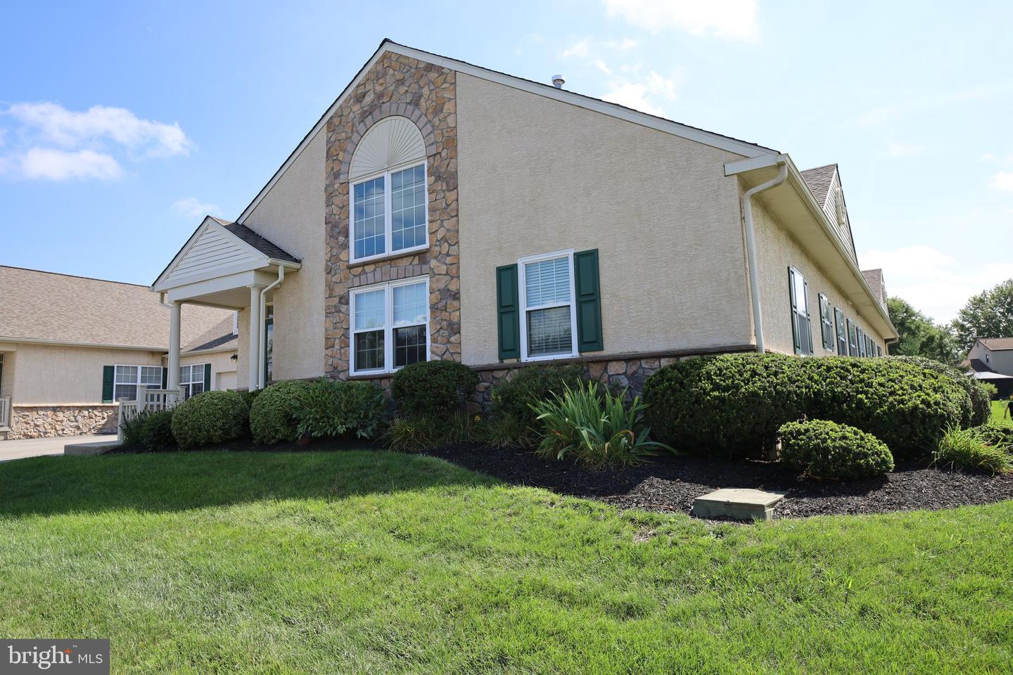 114 ARBOUR CT
