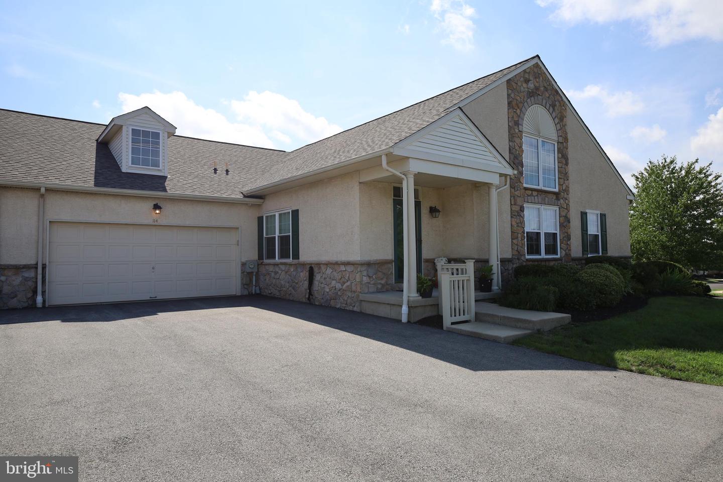 114 Arbour Ct Property Photo 2