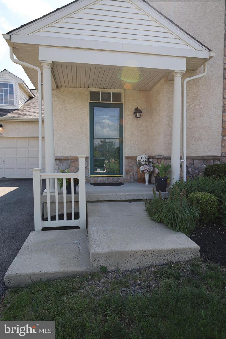 114 Arbour Ct Property Photo 3