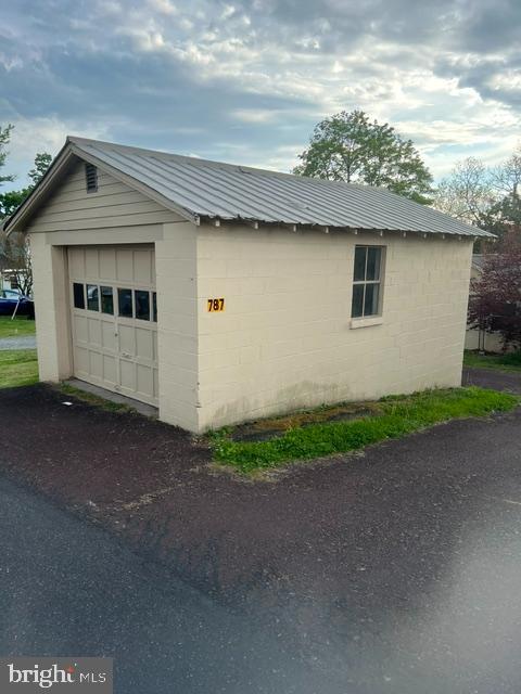 1787 Hendricks Rd Property Photo 2