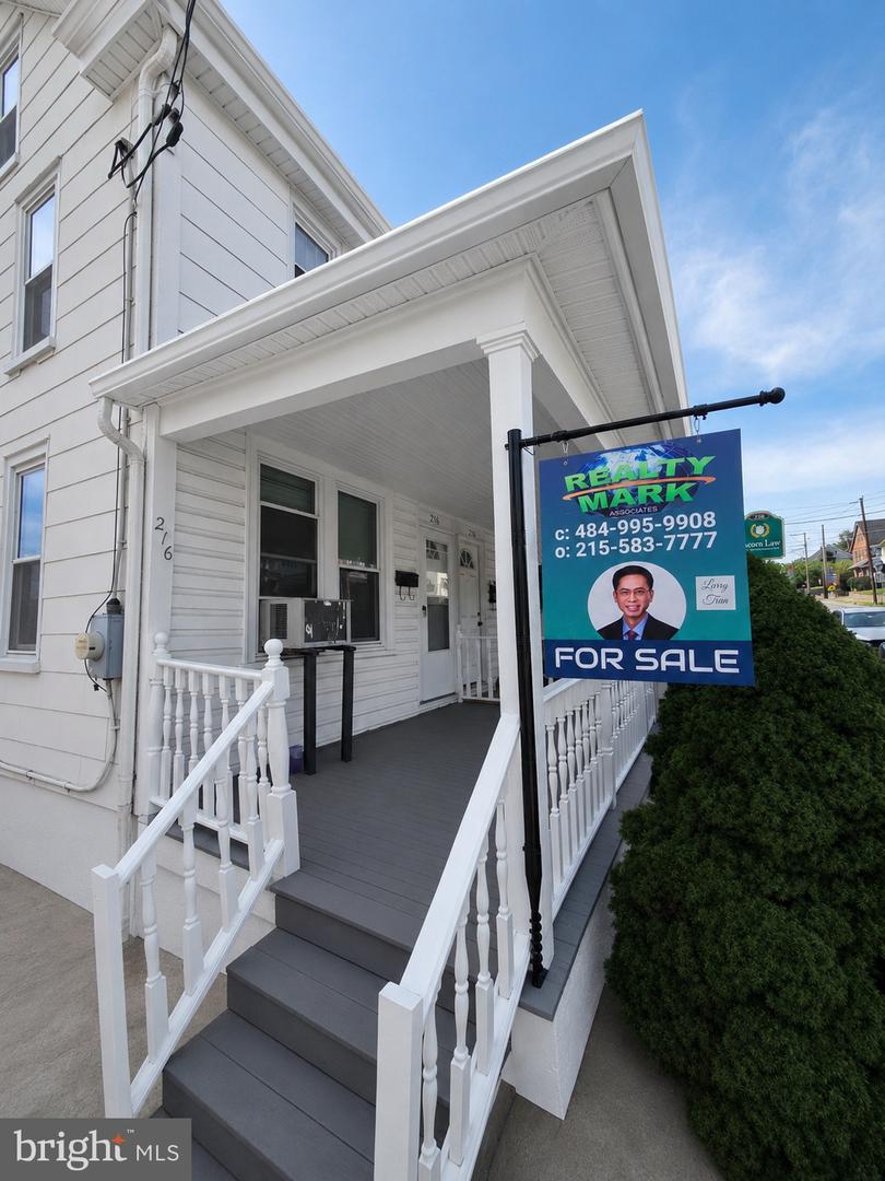 216 N Main St # Property Photo 2