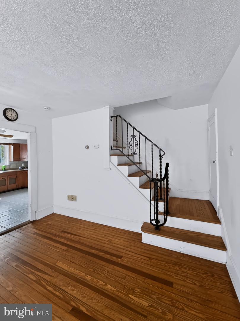 216 N Main St # Property Photo 6