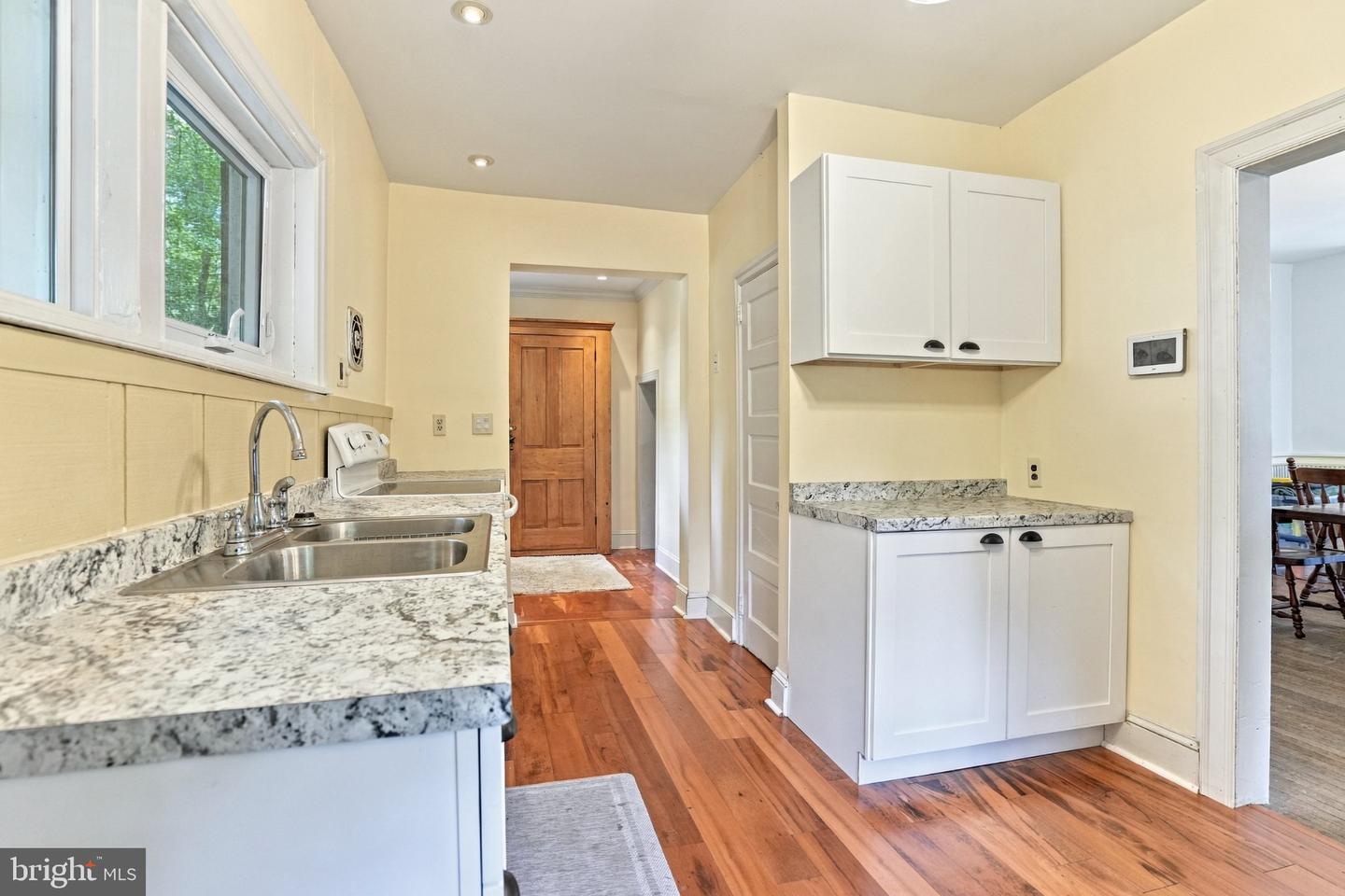 1851 W Marshall St Property Photo 16