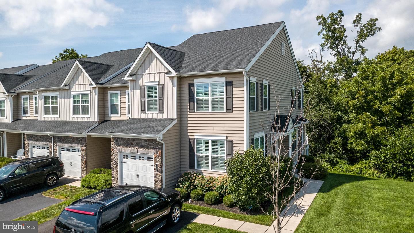 242 HILLSTONE CIR