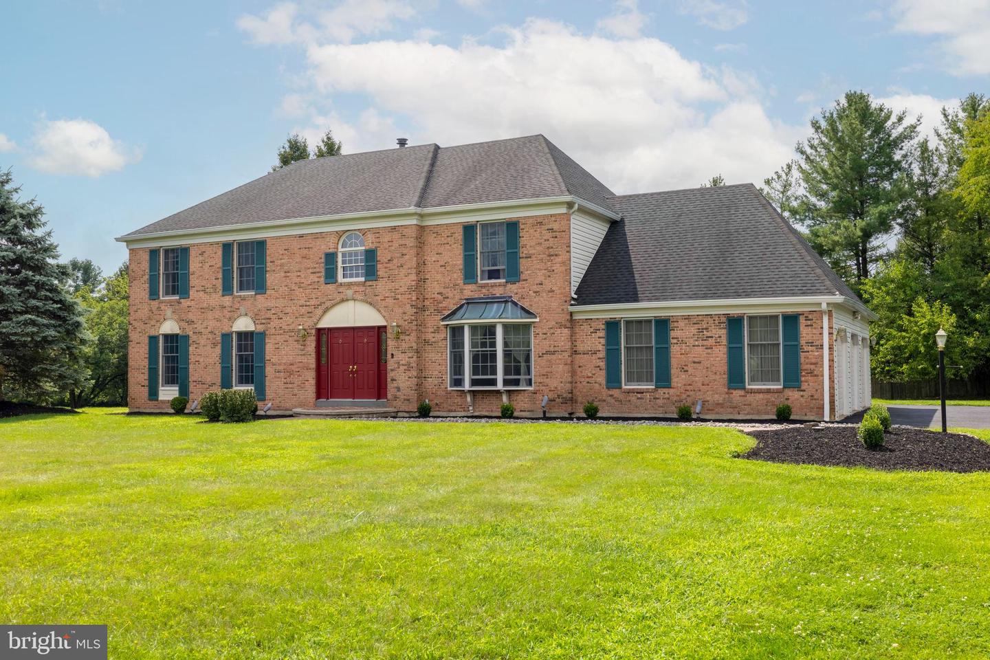 1342 Tanglewood Dr # Property Photo 2