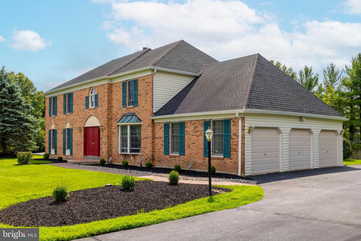 1342 Tanglewood Dr # Property Photo 3