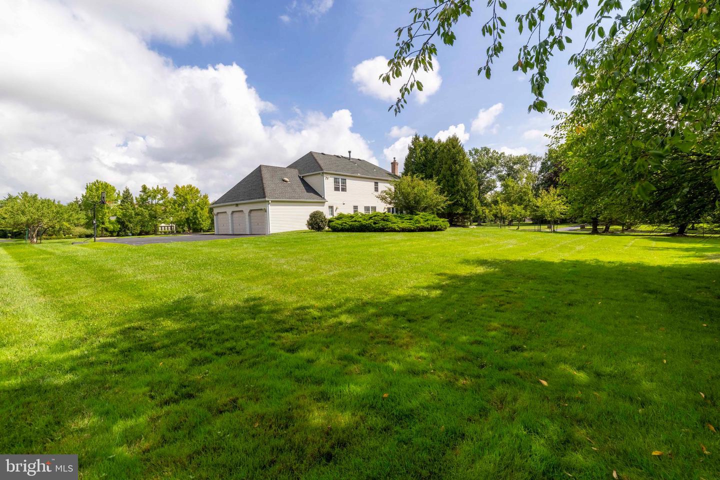 1342 Tanglewood Dr # Property Photo 49