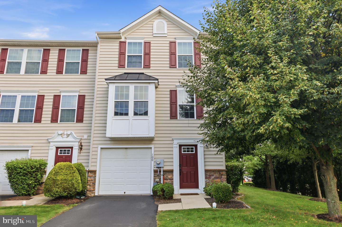 100 SUSAN CIR