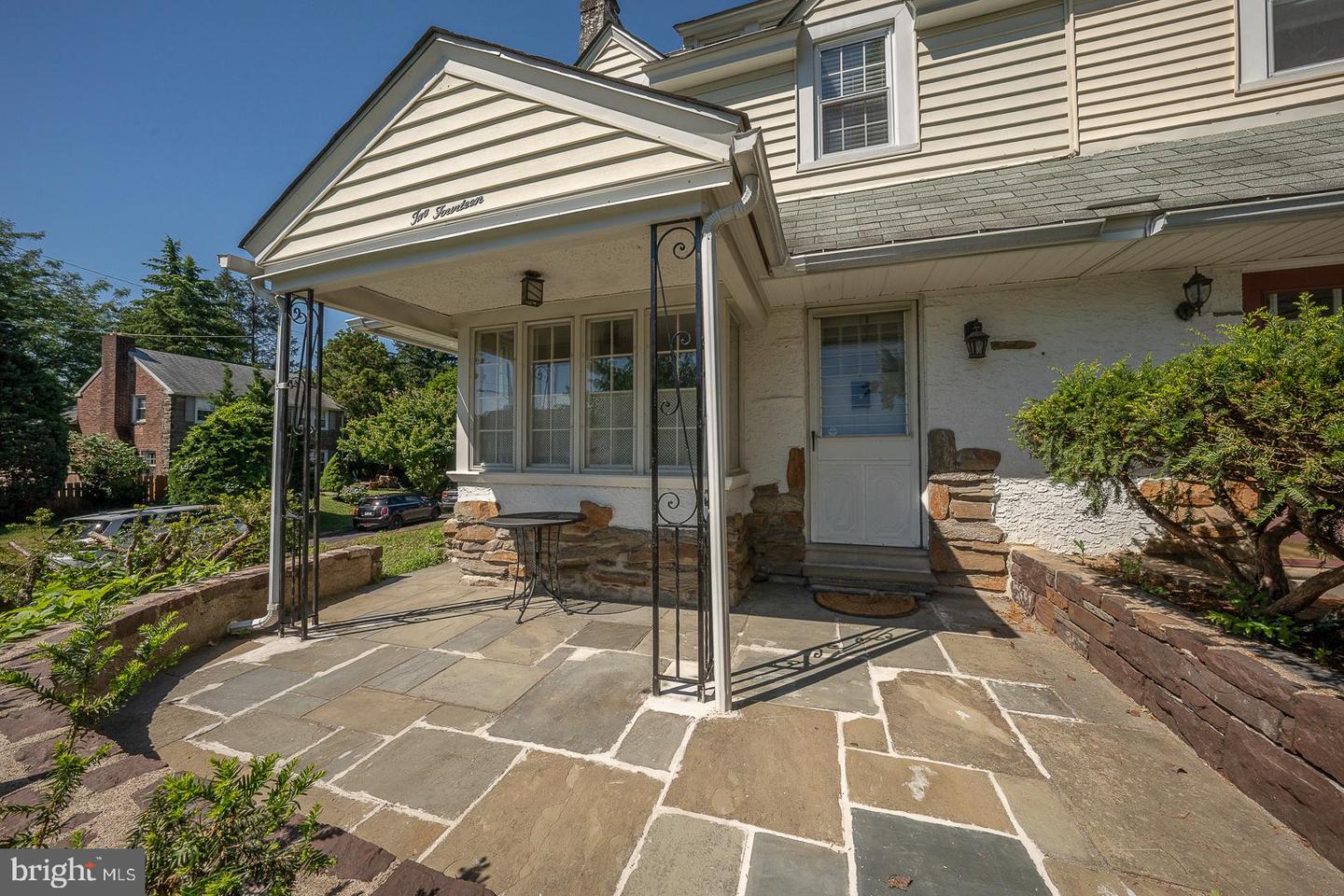 214 Harrogate Rd Property Photo 1