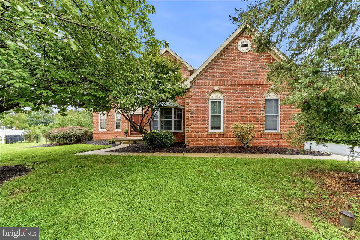 1104 Goshawk Cir Property Photo 3