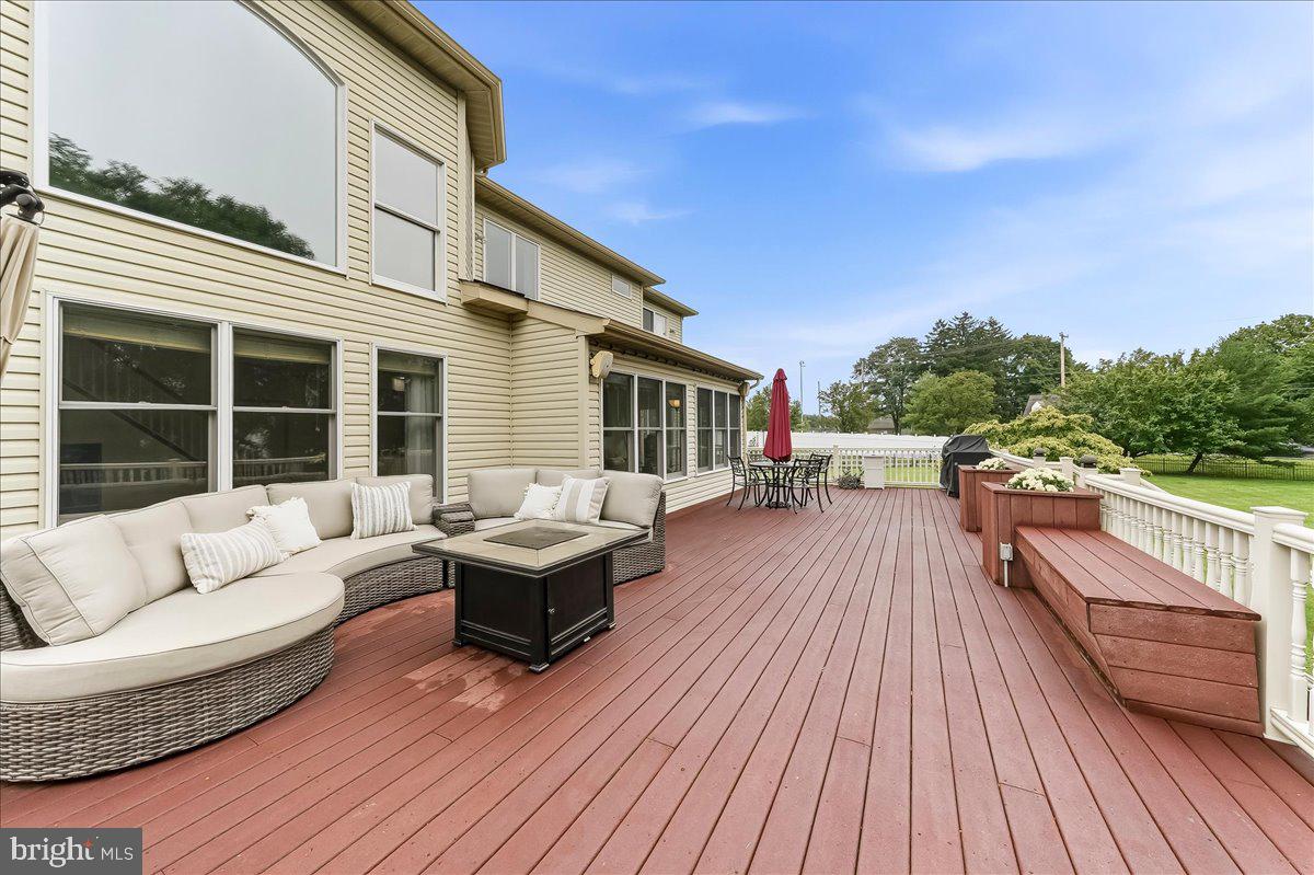 1104 Goshawk Cir Property Photo 36