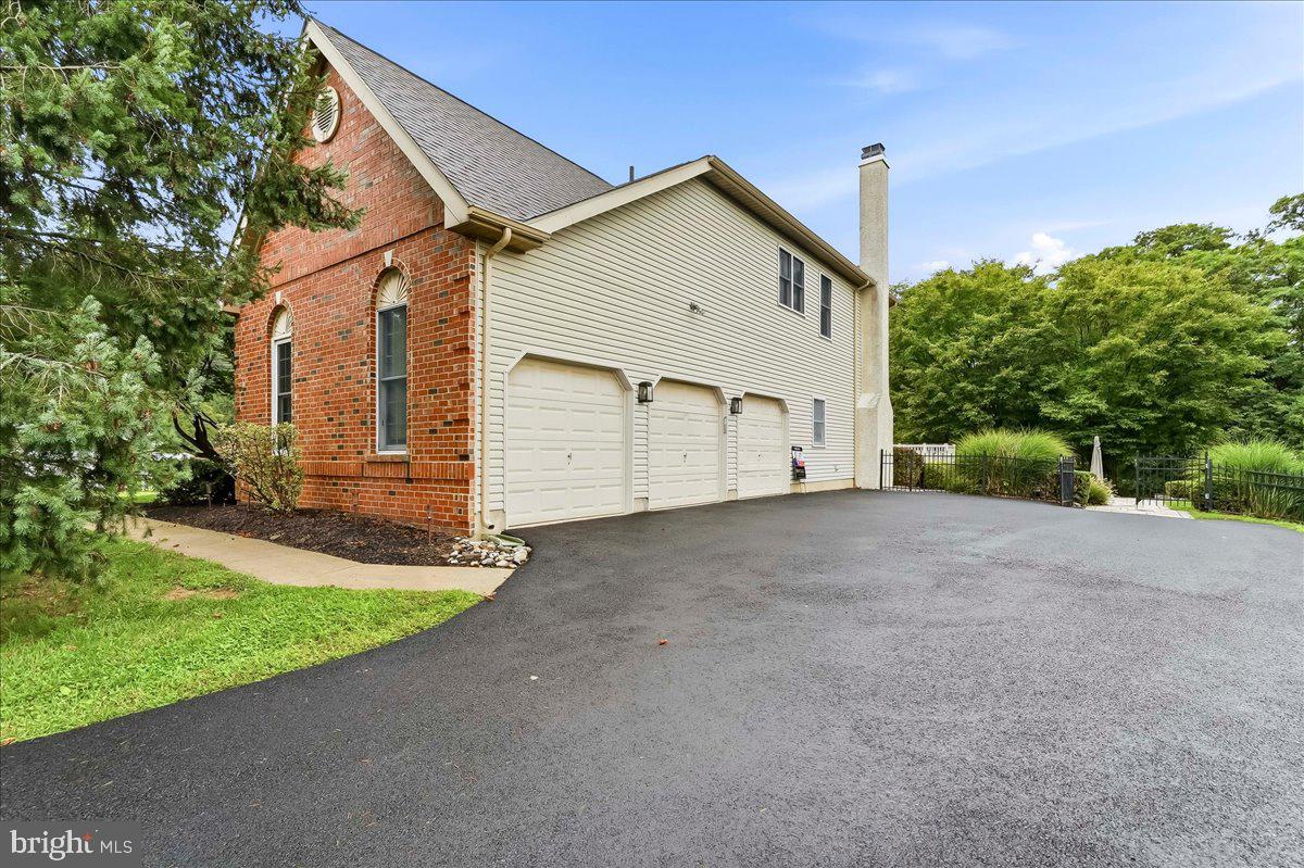 1104 Goshawk Cir Property Photo 44