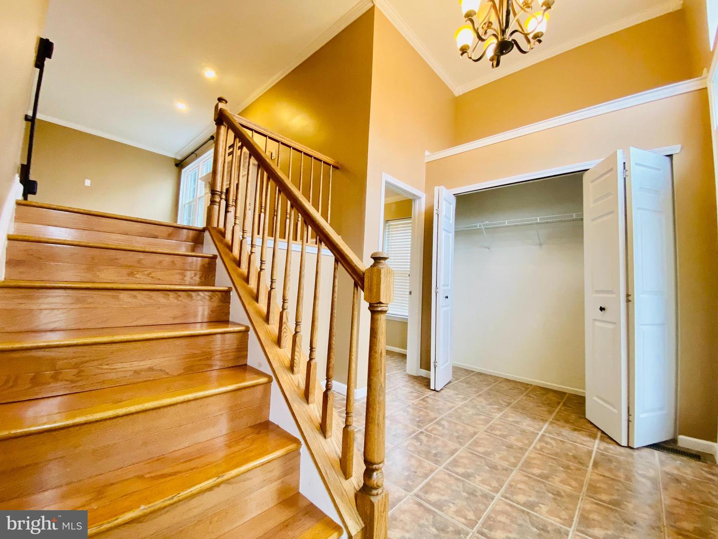 475 Stoneglen St Property Photo 3