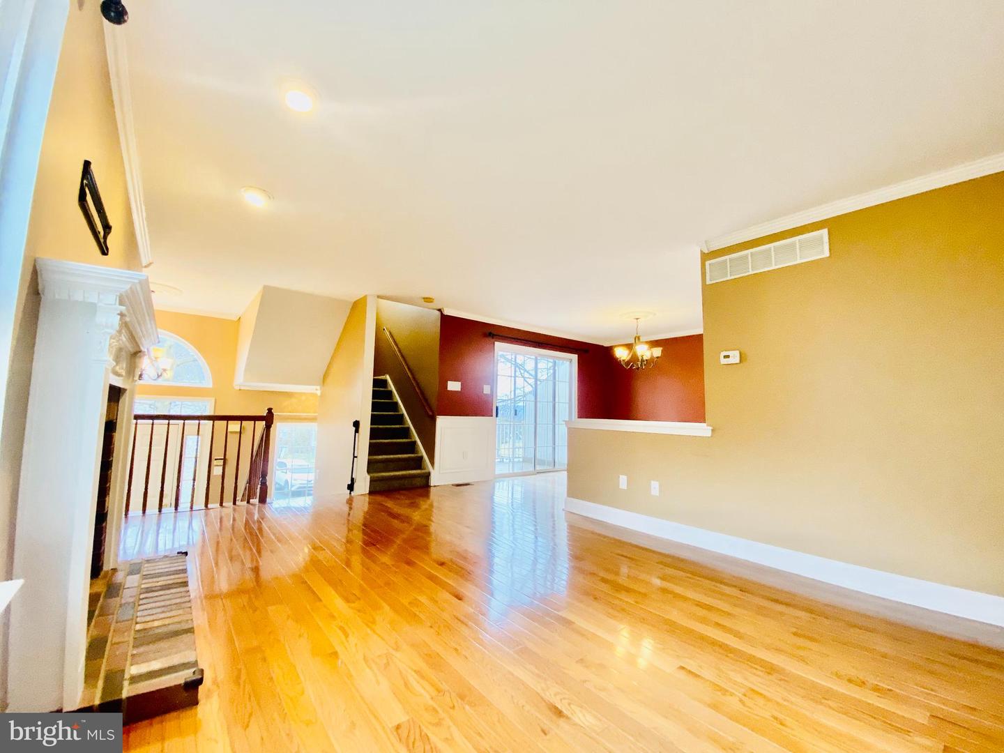 475 Stoneglen St Property Photo 6