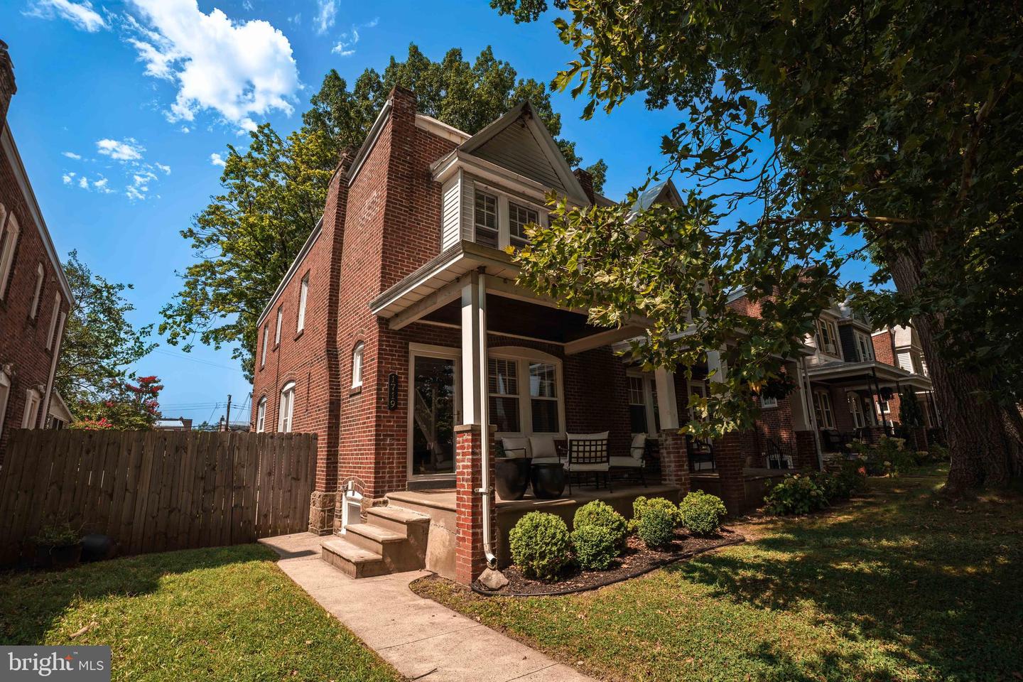 1719 Powell St Property Photo 1