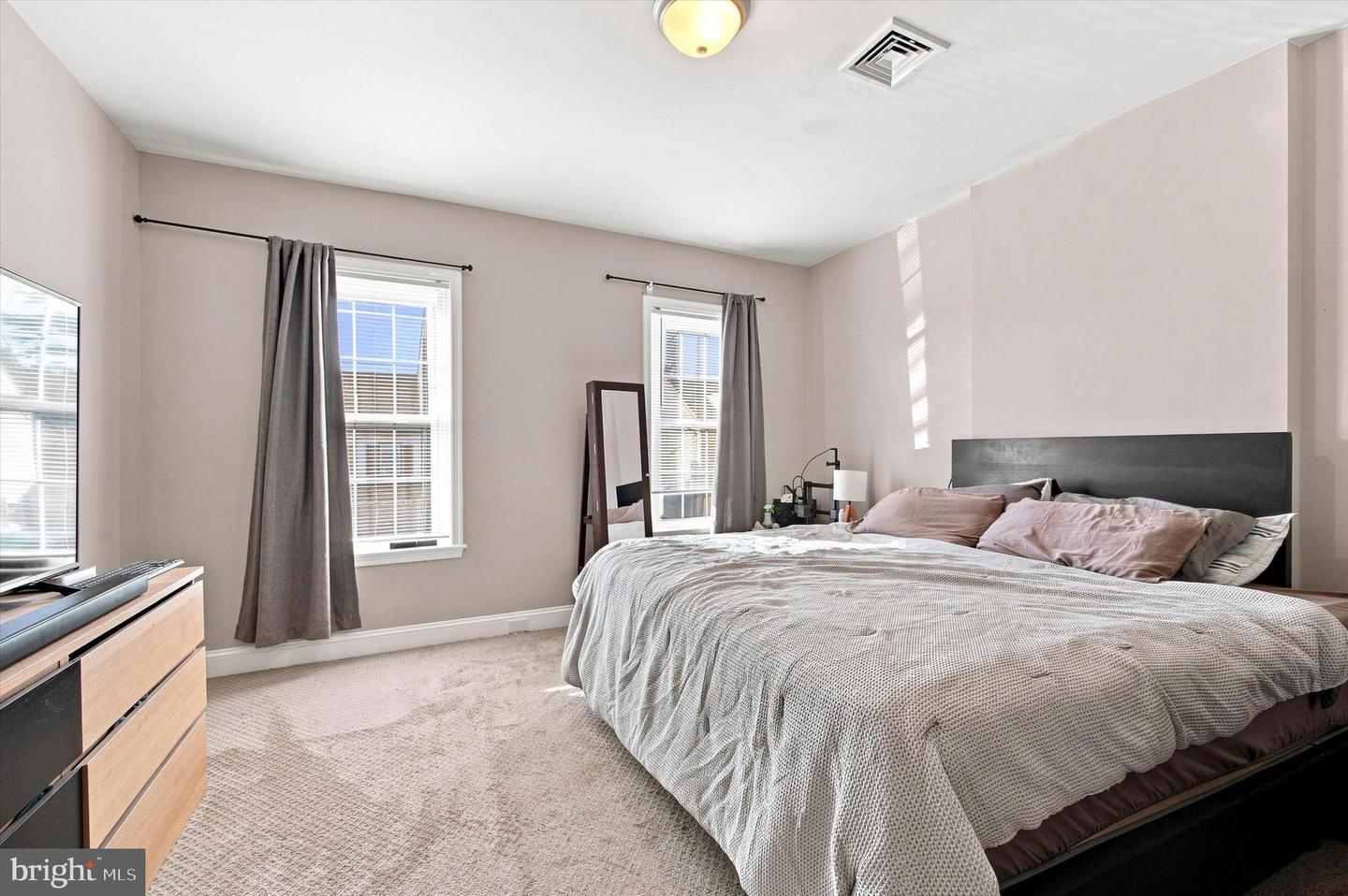 802 George St Property Photo 3