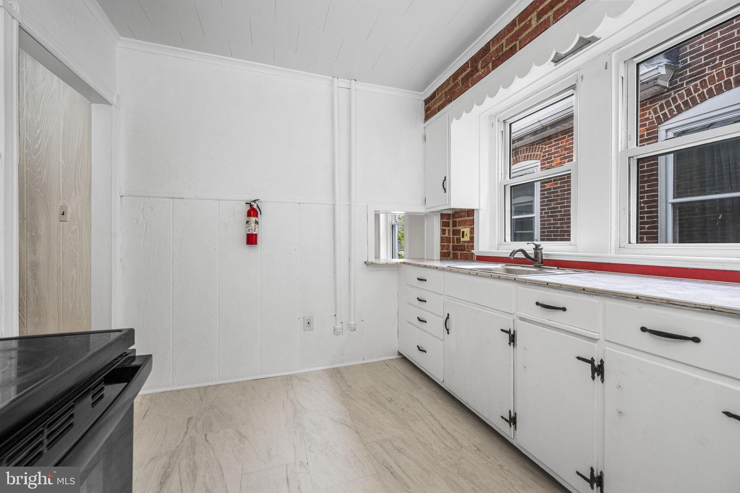 23 E 2nd St #2 Property Photo 6