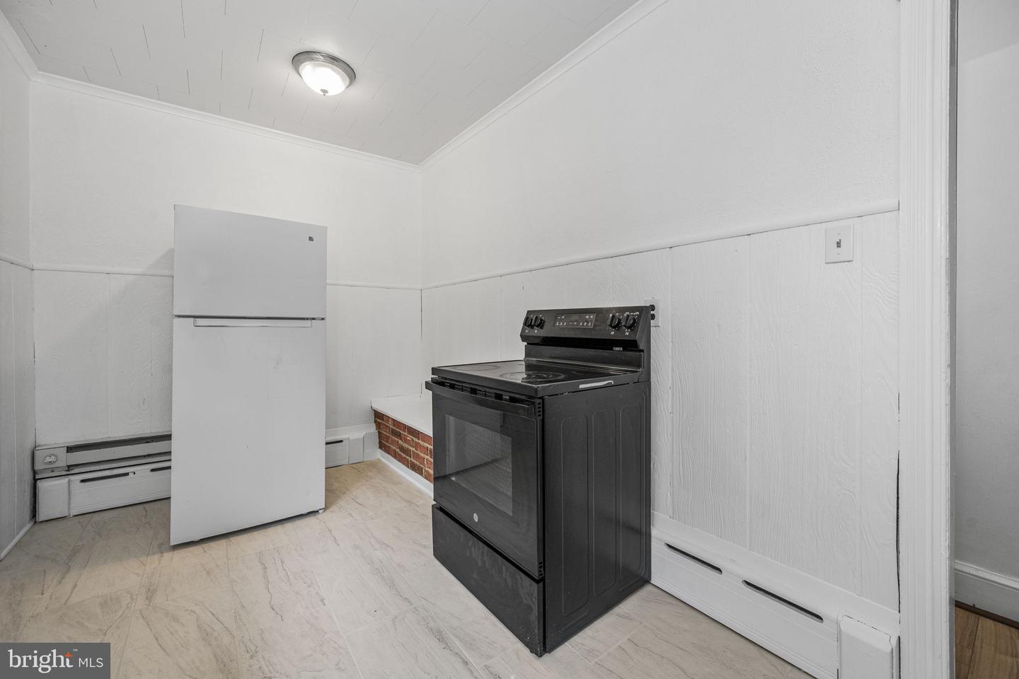 23 E 2nd St #2 Property Photo 7