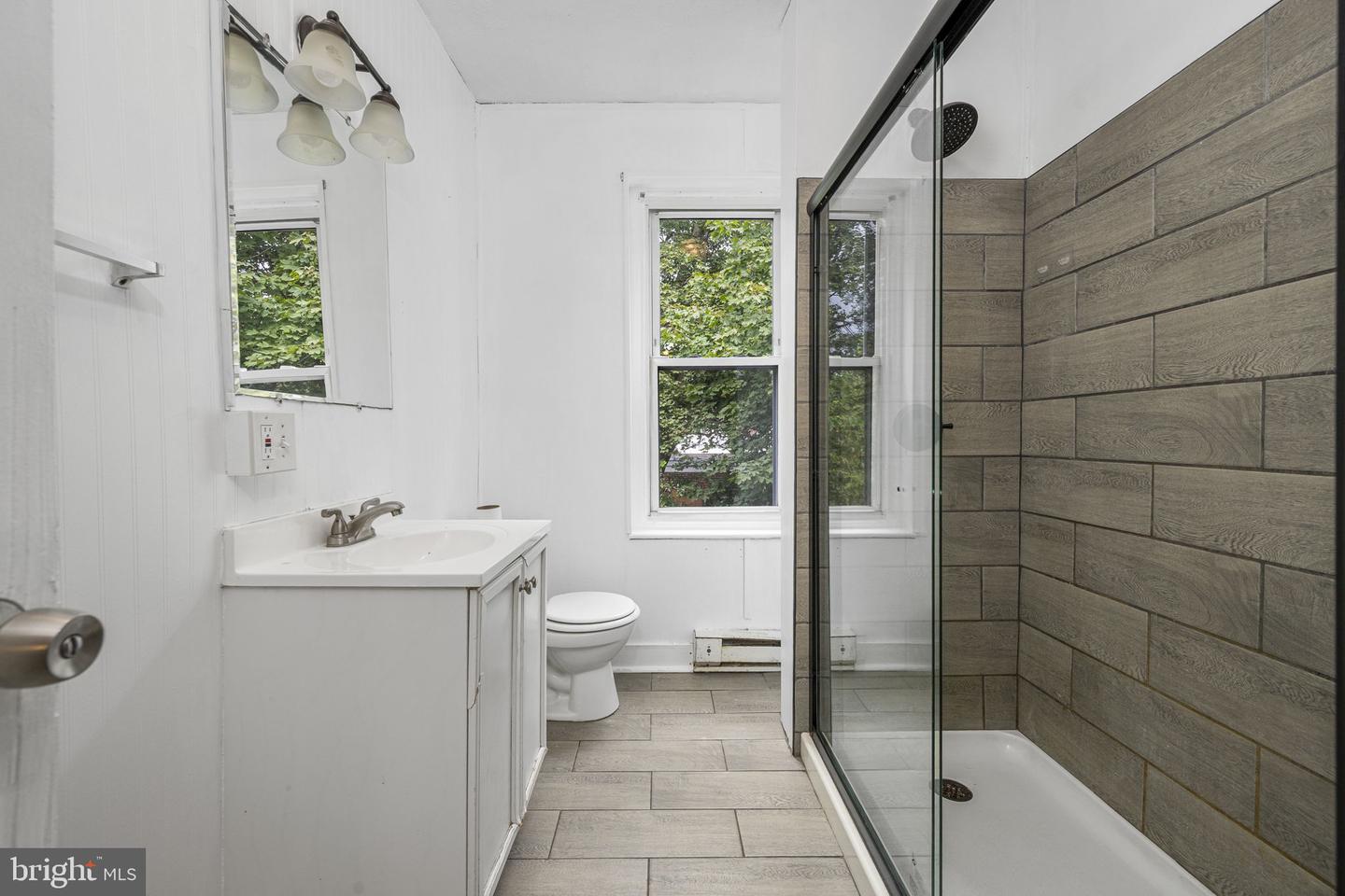 23 E 2nd St #2 Property Photo 8