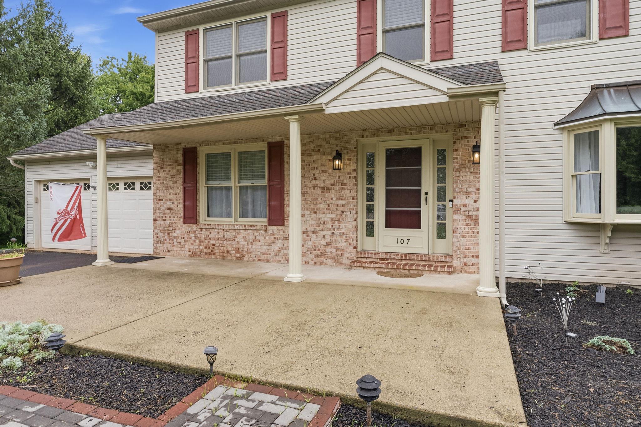 107 Diane Cir Property Photo 3