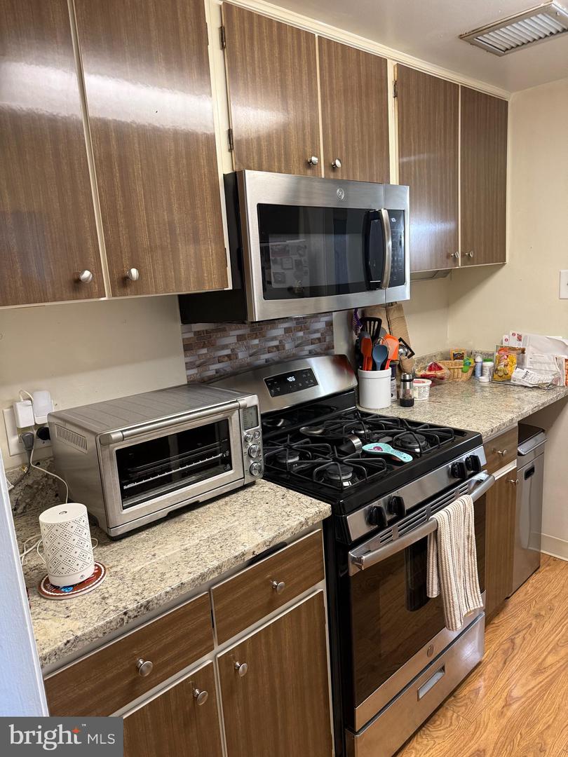 309 Florence Ave #414-n Property Photo 4