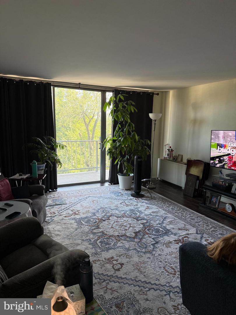309 Florence Ave #414-n Property Photo 8