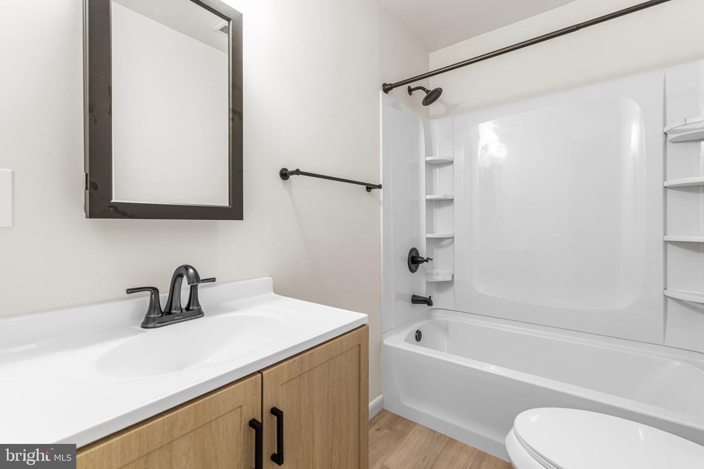 515 N York Rd #2e Property Photo 24