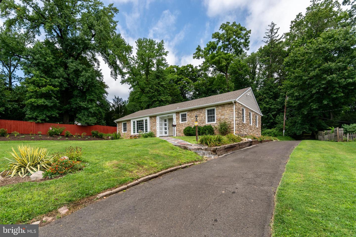 2809 W Church Rd Property Photo 4
