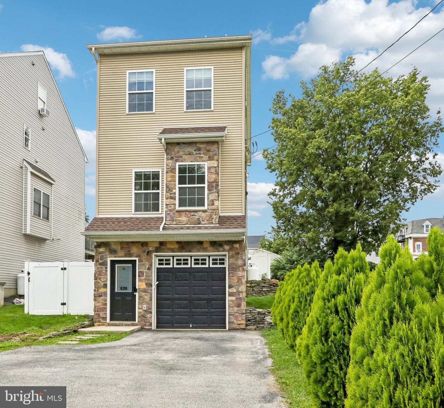 626 FULTON ST Property Photo 1